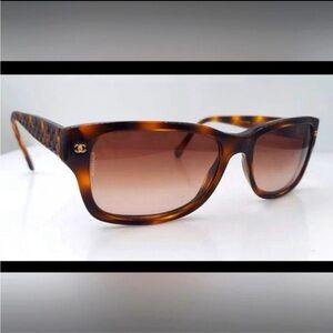 SALE🛍️ CHANEL Tortoise Sunglasses Vintage